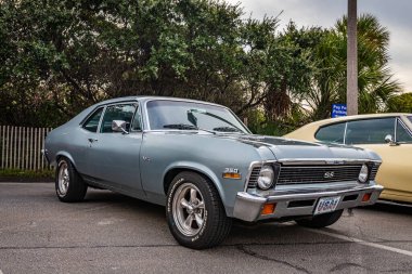 Tybee Adası, GA - 3 Ekim 2020: 1972 Chevrolet Nova Coupe Yerel bir araba fuarında.