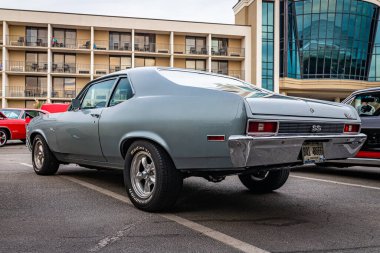 Tybee Adası, GA - 3 Ekim 2020: 1972 Chevrolet Nova Coupe Yerel bir araba fuarında.