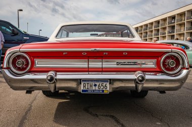 Tybee Adası, GA - 3 Ekim 2020: 1964 Ford Galaxie 500 XL hardtop coupe yerel bir araba fuarında.