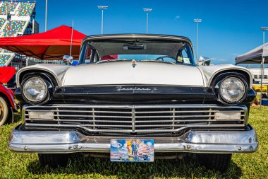 Daytona Plajı, FL - 27 Kasım 1957 Ford Fairlane 500 Yerel bir araba fuarında.