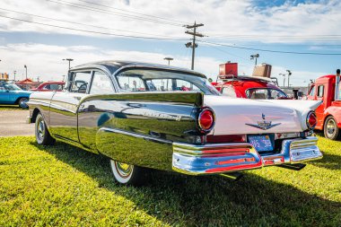 Daytona Plajı, FL - 27 Kasım 1957 Ford Fairlane 500 Yerel bir araba fuarında.