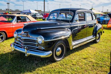 Daytona Plajı, FL - 27 Kasım 2020: 1947 Plymouth Special Deluxe Yerel bir araba fuarında.