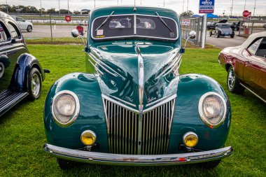 Daytona Plajı, FL - 28 Kasım 2020: 1939 Ford DeLuxe Coupe Yerel bir araba fuarında.