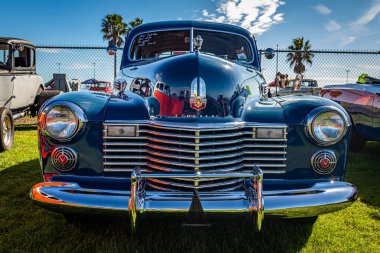 Daytona Plajı, FL - 28 Kasım 2020: 1941 Cadillac Serisi 62 yerel bir araba fuarında.