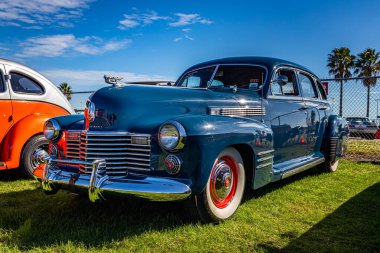 Daytona Plajı, FL - 28 Kasım 2020: 1941 Cadillac Serisi 62 yerel bir araba fuarında.