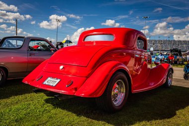 Daytona Plajı, FL - 28 Kasım 2020: 1934 Ford Coupe Yerel bir araba fuarında.