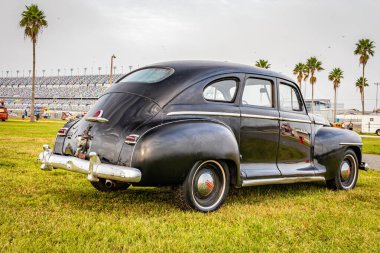 Daytona Plajı, FL - 29 Kasım 2020: 1947 Plymouth Special DeLuxe Yerel bir araba fuarında.