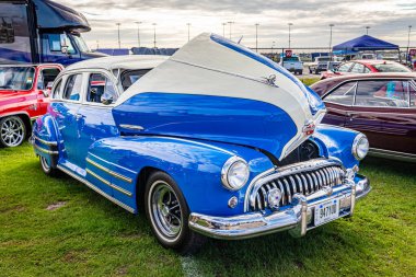 Daytona Plajı, FL - 28 Kasım 2020: 1947 Buick Eight Yerel bir araba fuarında.