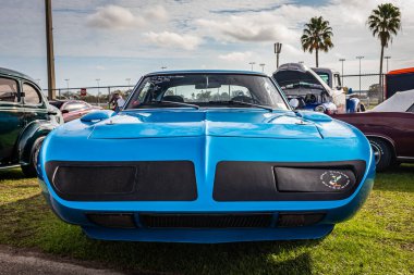 Daytona Plajı, FL - 29 Kasım 2020: 1970 Plymouth Road Runner Superbird Yerel bir araba fuarında.