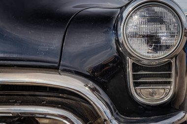 Daytona Plajı, FL - 29 Kasım 2020: 1949 Oldsmobile Rocket 88 Yerel bir araba fuarında.