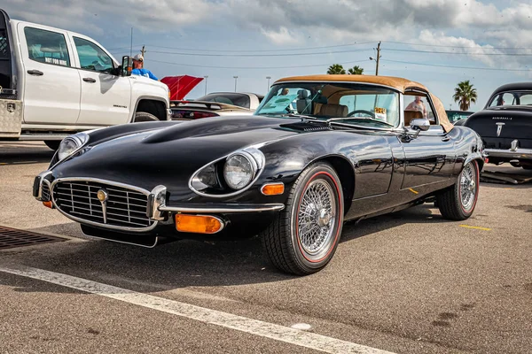 Daytona Plajı, FL - 29 Kasım 2020 1973 Jaguar XKE E-Type Yerel bir araba fuarında.