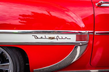 Virginia City, NV - 30 Temmuz 2021: 1954 Chevrolet BelAir Spor Coupe Yerel bir araba fuarında özelleştirildi.