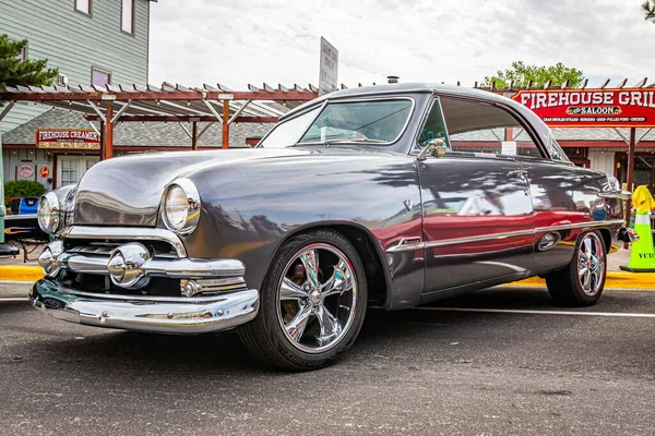 Virginia City Július 2021 1951 Ford Victoria Hardtop Coupe Egy — Stock Fotó