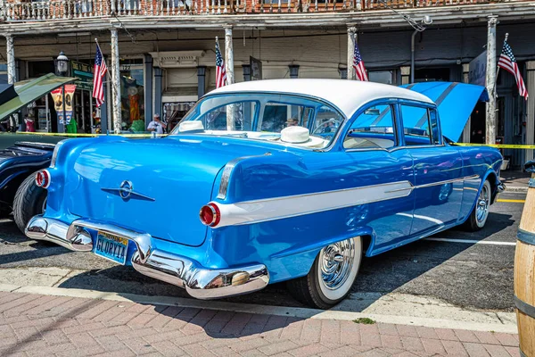 Virginia City Július 2021 1955 Pontiac Chieftain Egy Helyi Autókiállításon — Stock Fotó