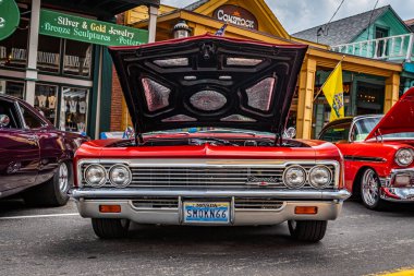 Virginia City, NV - 30 Temmuz 2021: 1966 Chevrolet Caprice Custom Yerel bir araba fuarında.