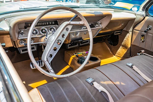 2021年7月30日 弗吉尼亚市 1961年雪佛兰Impala Bubbletop Coupe在当地车展上的表演 — 图库照片