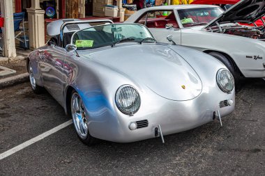 Virginia City, NV - 30 Temmuz 2021: 1962 Porsche 356B Speedster Cabriolet Yerel bir araba fuarında.