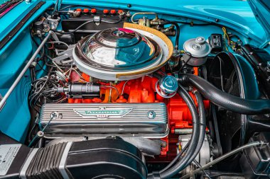 Virginia City, NV - 30 Temmuz 2021: 1956 Ford Thunderbird Hardtop Coupe Yerel bir araba fuarında.