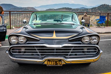 Virginia City, NV - 30 Temmuz 2021 Dodge Coronet 'in yerel bir otomobil fuarındaki spor arabası..