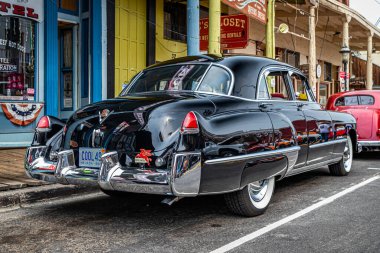 Virginia City, NV - 31 Temmuz 2021: 1949 Cadillac Serisi 61 Sedan Yerel bir araba fuarında.