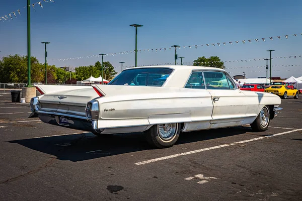 Reno Elokuuta 2021 1962 Cadillac Coupe Ville Paikallisessa Autonäyttelyssä — kuvapankkivalokuva