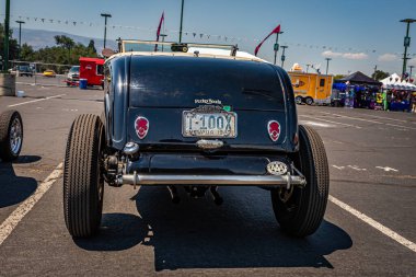 Reno, NV - 3 Ağustos 2021: 1932 Ford Roadster Deuce Coupe Yerel bir araba fuarında.