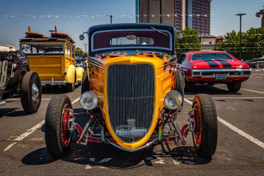 Reno, NV - 3 Ağustos 2021: 1934 Ford Model 40B Deluxe 3 Yerel bir araba fuarında.