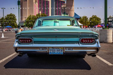 Reno, NV - 3 Ağustos 2021 Buick LeSabre Hardtop Coupe Yerel bir araba fuarında.