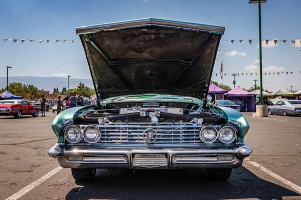 Reno Серпня 2021 1961 Buick Lesabre Hardtop Coupe Місцевому Автосалоні — стокове фото