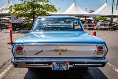 Reno, NV - 3 Ağustos 2021: 1962 Chevrolet Chevy II Nova Yerel bir araba fuarında 400 hardtop coupe.