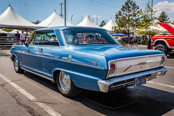 Reno Серпня 2021 1962 Chevrolet Chevy Nova 400 Місцевому Автосалоні — стокове фото