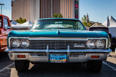 Reno, NV - 4 Ağustos 2021: 1966 Chevrolet Impala SS Spor Coupe Yerel bir araba fuarında.