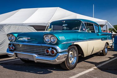 Reno, NV - 4 Ağustos 2021, 1958 Chevrolet Delray Coupe Yerel bir araba fuarında.