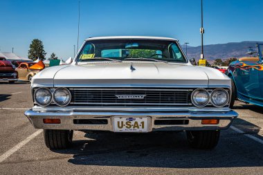 Reno, NV - 4 Ağustos 2021: 1966 Chevrolet Chevelle Malibu coupe Yerel bir araba fuarında.