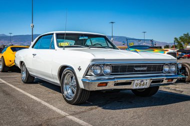 Reno, NV - 4 Ağustos 2021: 1966 Chevrolet Chevelle Malibu coupe Yerel bir araba fuarında.