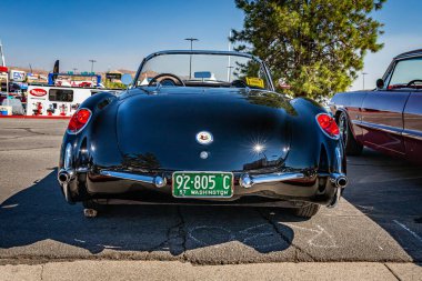 Reno, NV - 4 Ağustos 2021 1957 Chevrolet Corvette Yerel bir araba fuarında üstü açılır.