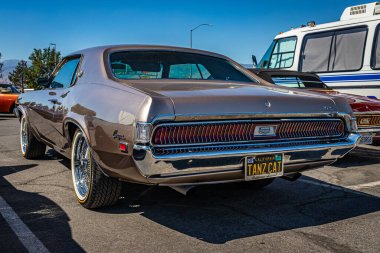 Reno, NV - 4 Ağustos 2021: 1969 Mercury Cougar XR7, yerel bir araba fuarında..