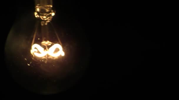 Old bulb lamp blink motion during earthquake — Stock Video