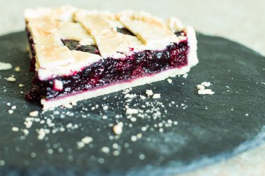 Ev yapımı pasta çilek ile