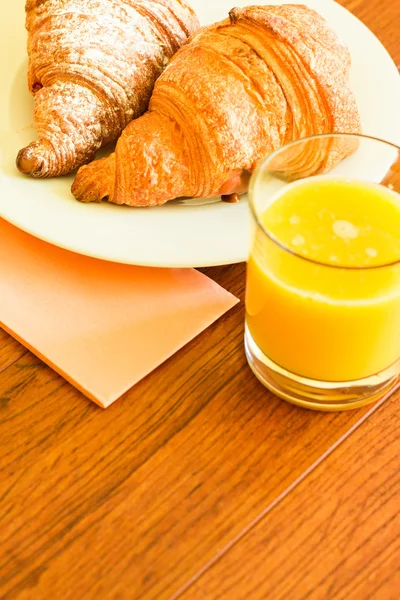 Colazione umore; croissant; sano d — Foto Stock