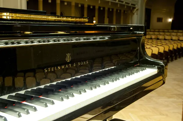 Grand Piano Een Concertzaal — Stockfoto