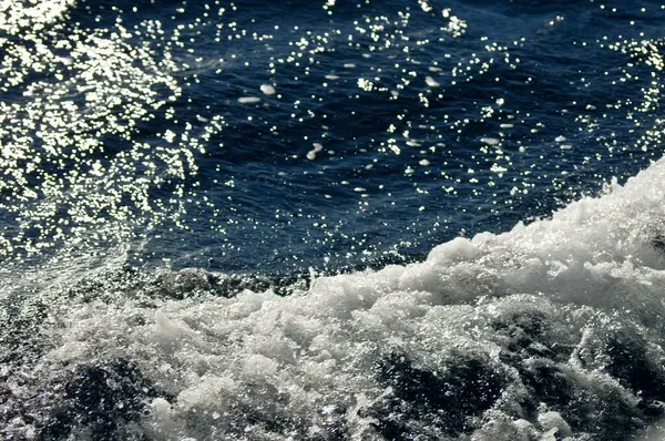 Espuma Mar Salpicando Sobre Olas Agua Mar — Foto de Stock