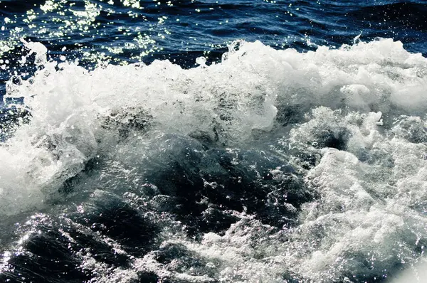 Superficie Agua Mar Con Olas Espuma Azul Orilla — Foto de Stock