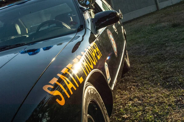 Policía Está Desplegando Una Serie Vehículos Visiblemente Marcados — Foto de Stock