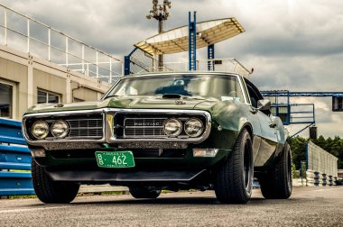 Ford Mustang ekranda