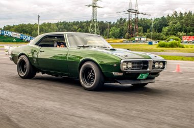 Şehirde araba yarışı