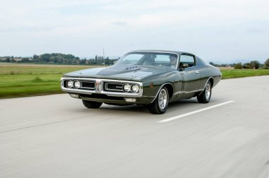 18 - 0 9 - 2 0 19 - riga, latvia: Chevrolet Mustang, yan görüş