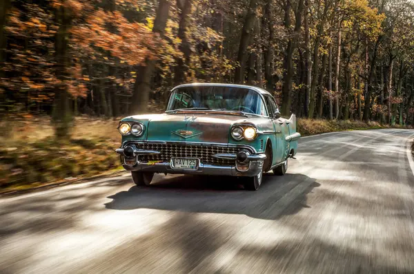 Vintage Coche Camino —  Fotos de Stock