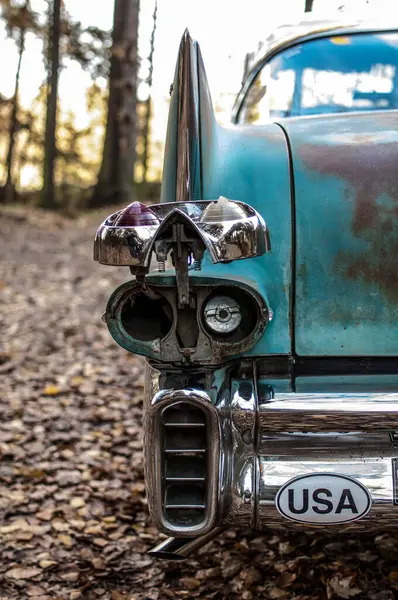 Παλιό Και Σκουριασμένο Αυτοκίνητο — Φωτογραφία Αρχείου