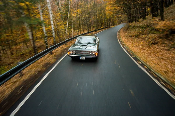 60年代のアメリカの古典的な筋肉車 — ストック写真